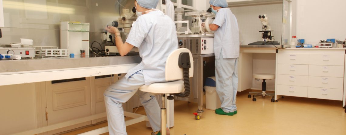 Πρόκληση ωοθυλακιορρηξίας για εξωσωματική γονιμοποίηση και μακροχρόνιος κίνδυνος καρκίνου του μαστού